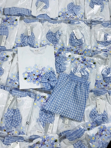 Set678- Set Áo phông mix chan vay xoè kẻ xanh kèm khăn