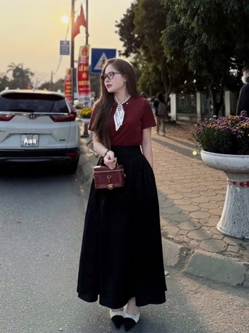 SET483-Set áo thun đỏ phối chân váy midi tặng kèm khăn rời