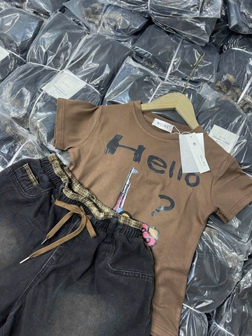 Set688- Set áo thun nâu hello mix quần short jeans