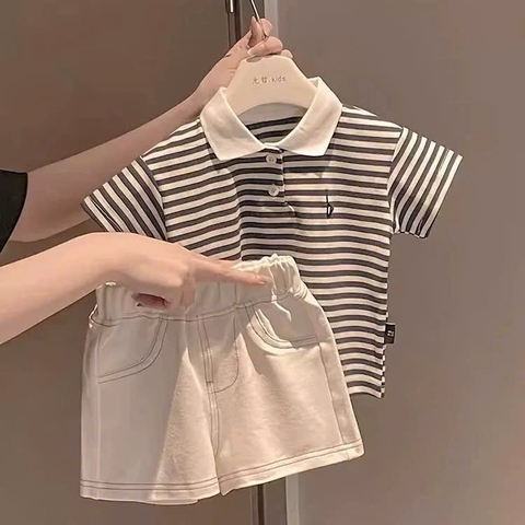 BT821Booj áo polo kẻ ngang nâu mix quần kaki chạy chỉ đen