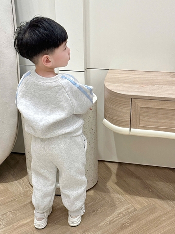 bt722- Bộ nỉ màu ghi viền xanh nhạt thêu cún