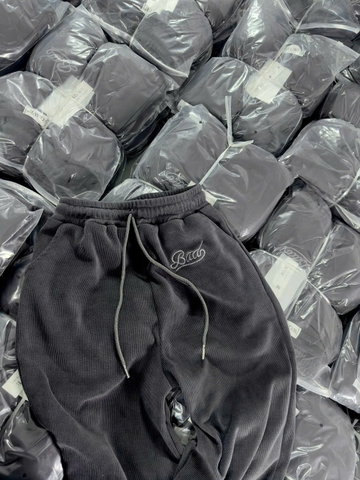 SET481-Set bộ chữ thêu BAD tăm nhung màu ghi đậm quần bom