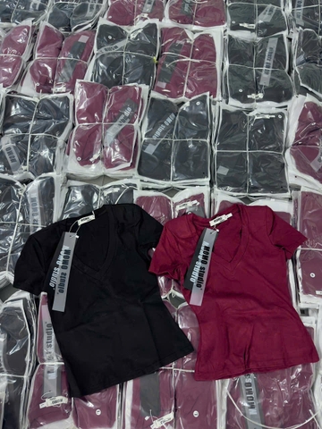 A232- Áo cộc tay cổ V có đệm vai 2 màu đen, đỏ