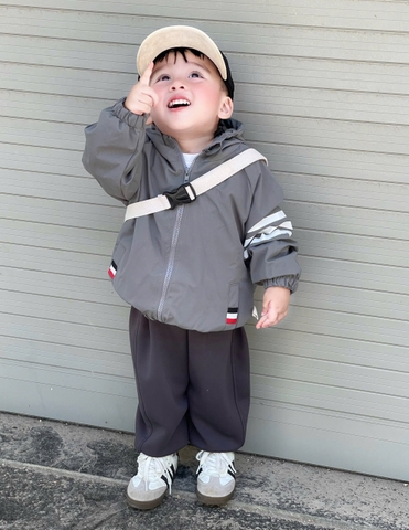 Aokid022- Áo gió trẻ em lót lưới mã THOM  2 màu