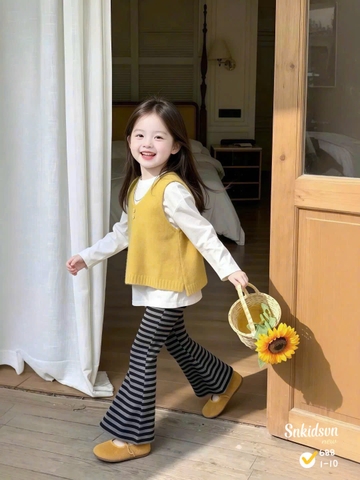 damgai23-set 3 món áo giLe vàng phối quần kẻ loe kèm áo thun trắng cho bé gái 12-33kg)