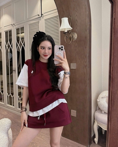 SET504 -SET  COTTON ĐỎ TAY TRẮNG THÊU NGỰA  CHÂN VÁY A DÁNG NGẮN