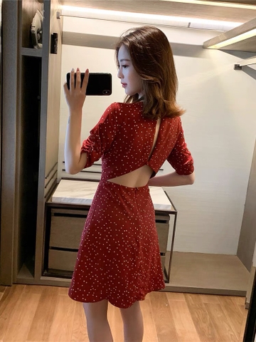 Đầm đỏ chấm bi dáng ngăn cutout sau lưng