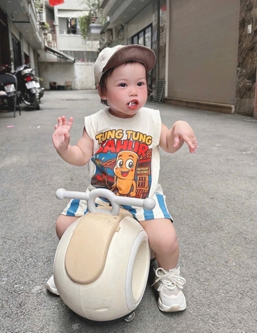 Bt576- Bộ Tung Tung màu be quần kẻ xanh