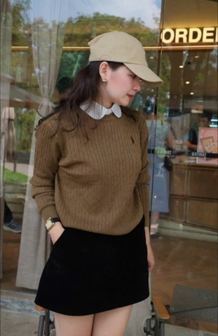 A459- Áo len cổ tròn màu nâu thêu ngựa hàng nhà may đủ tem