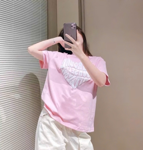 A492-Áo thun cộc tay hồng in chữ trắng nổi đủ tem hàng nhà máy