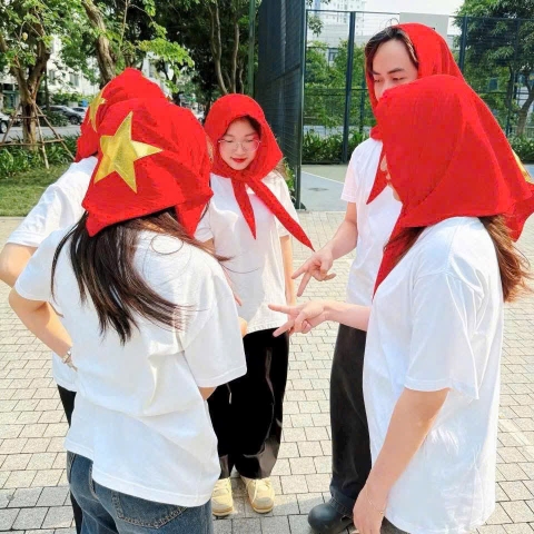 Khăn quàng đỏ sao vàng