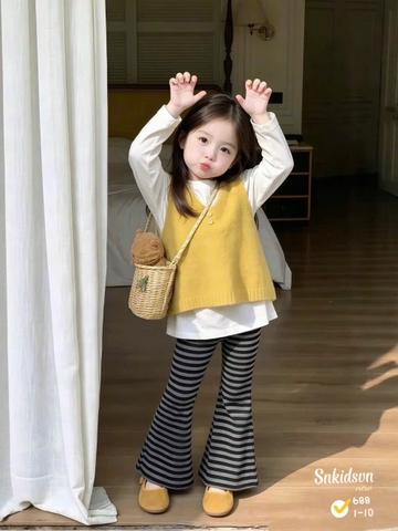 damgai23-set 3 món áo giLe vàng phối quần kẻ loe kèm áo thun trắng cho bé gái 12-33kg)