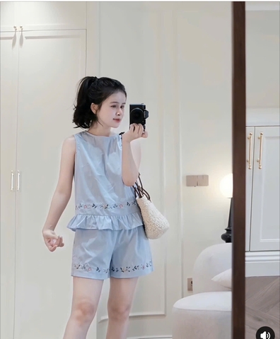 SET1021-Set áo sát nách xanh thêu phối quần short