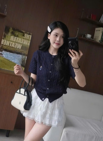 A425- Áo len dệt kim cộc tay thêu gấu 2 màu xanh than và trắng