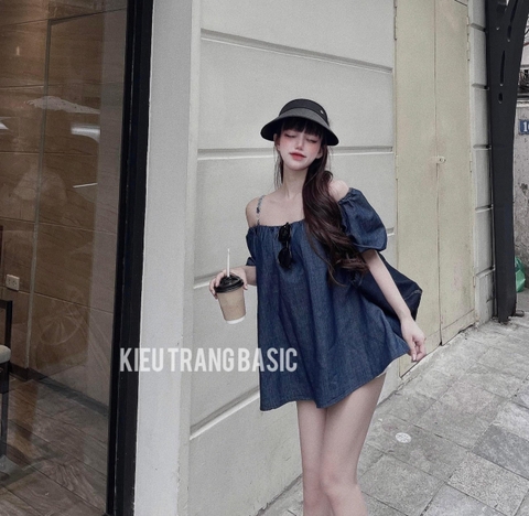 Áo denim trễ vai màu đậm dáng suông tay bồng