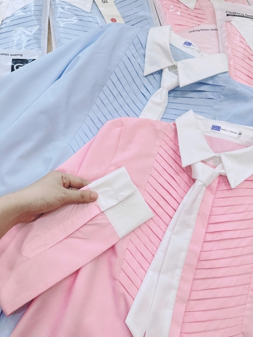 A140-Áo sơ mi nữ xếp ly chéo phối cavat rời 2 màu xanh hồng