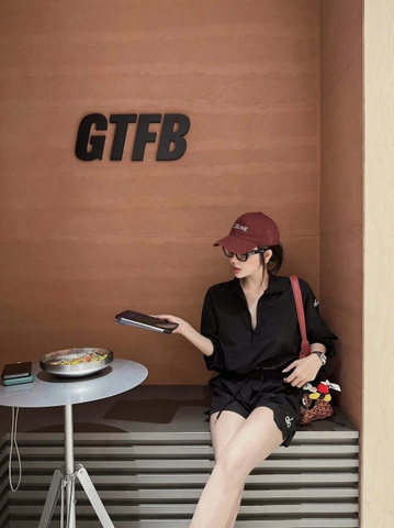 SET735-Bộ gió thể thao áo kéo khoá phối quần short 2 màu đen trắng