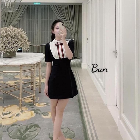 Đầm xoè cổ yếm đính nơ đỏ