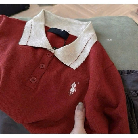 A434- Áo len đỏ thẻu viền be hàng Quảng Châu