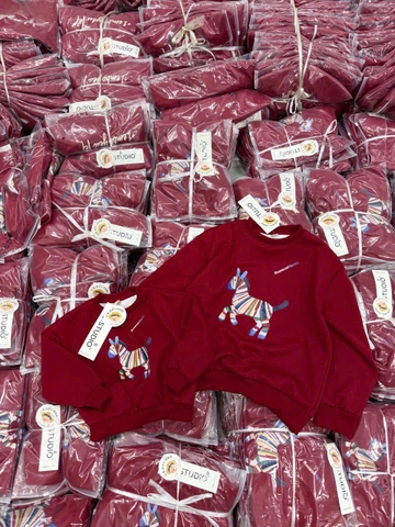 A454-Áo nỉ đỏ gia đình Tết con ngựa