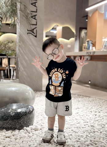 Bộ NEW 2 màu đen trắng bé trai VNXK ( giá 1 bộ)