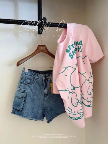 A578-Áo thun suông hồng in Snopy xanh đủ tem