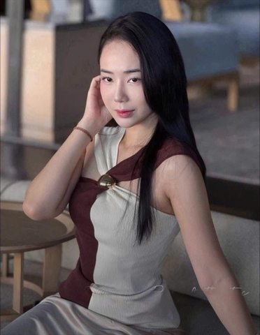 A658-Áo len cổ yếm phối nâu trắng sang chảnh