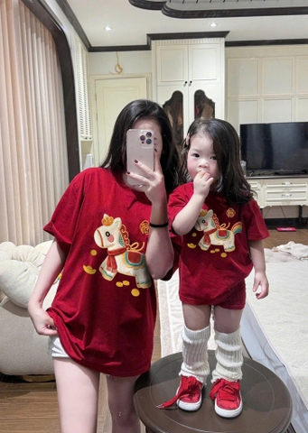A458-Áo thun gia đình màu đỏ cộc tay Tết Bính Ngọ hình in giả thêu