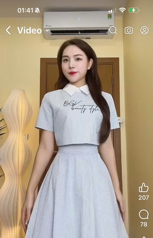 SET350-Set đồ nữ áo kẻ dáng lửng thêu chữ phối chân váy midi