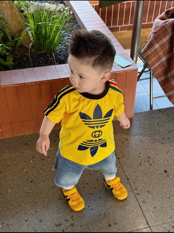 BT855-Bộ áo thun cộc vàng phối quần short jean cho bé 9-26kg