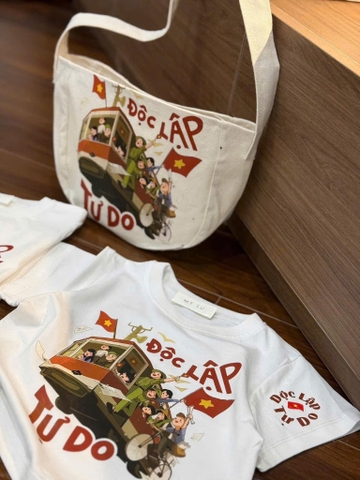 A261-Áo mẹ con TẾT ĐỘC LẬP màu trắng họa tiết in