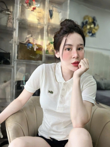 A308- Áo polo trắng  cổ viền vàng logo thêu nổi