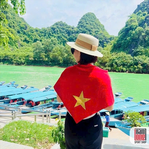 Khăn quàng đỏ sao vàng