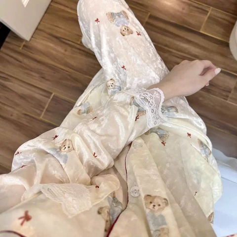 Set835- Set pijama mặc nhà lụa tuyết phối ren in gấu