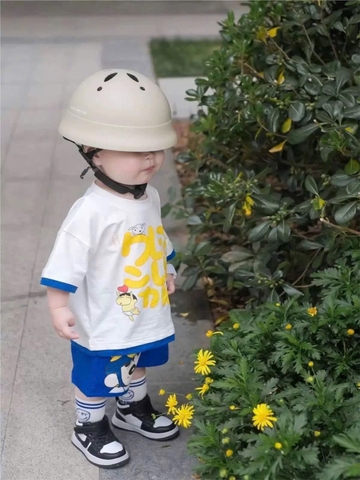 BT818-Bộ áo thun trắng cộc tay kèm quần short xanh Shin Bút Chì cho bé