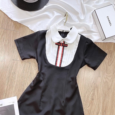 Đầm xoè cổ yếm đính nơ đỏ