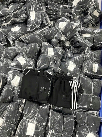 Set709- Set thể thao Đát đen áo khoá phối quần suông