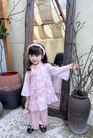 BT748-Áo dài cách tân bé gái phối ren tặng kèm bờm tóc 2 màu đỏ hồng