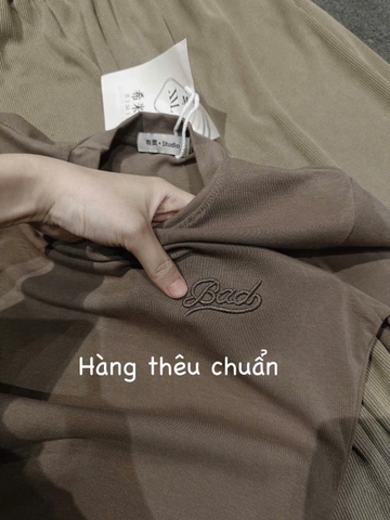 SET482-Set bộ chữ thêu BAD tăm nhung màu nâu quần bom