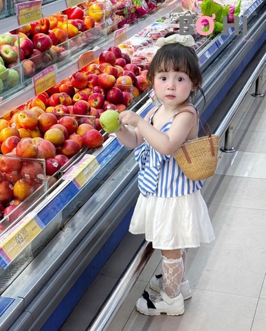 SETKID049- Set áo bé gái 2 dây kẻ xanh đính nơ chân váy trắng