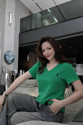 A561-Áo thun cổ tim màu xanh đủ tem