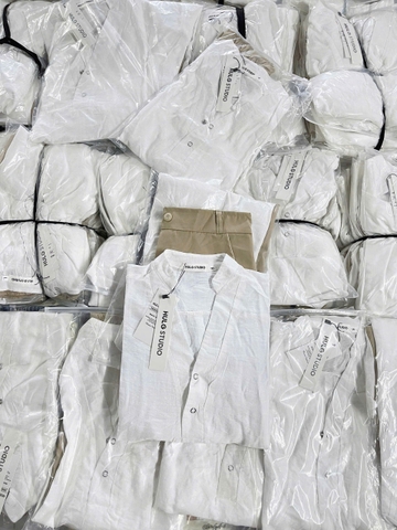 SET990-Set sơ mi trắng cổ V phối quần cộc nâu