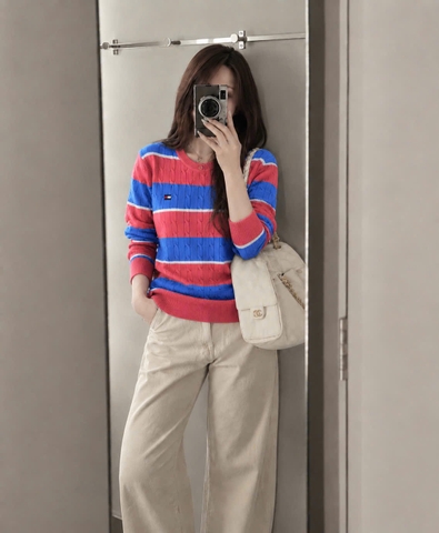 A733- Áo len cổ tròn kẻ ngang mix nhiều màu có thêu