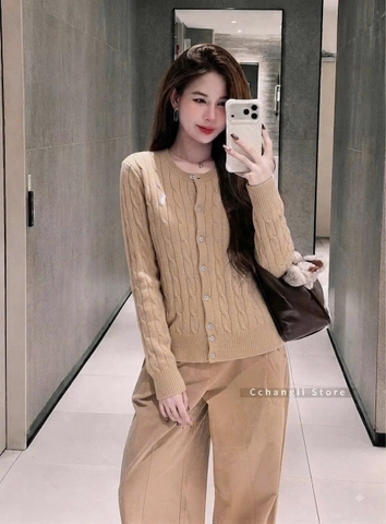 A684-Áo len cadigan nâu thêu ngựa hàng nhà máy đủ tem