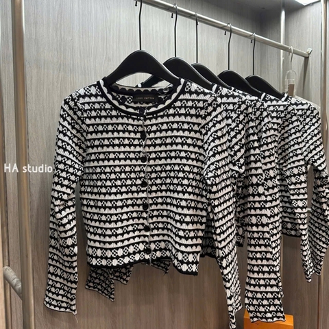 A411- Áo len CDG quảng châu hoạ tiết đen trắng