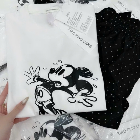 SET919-Set áo thun trắng mickey phối chân váy đen bi