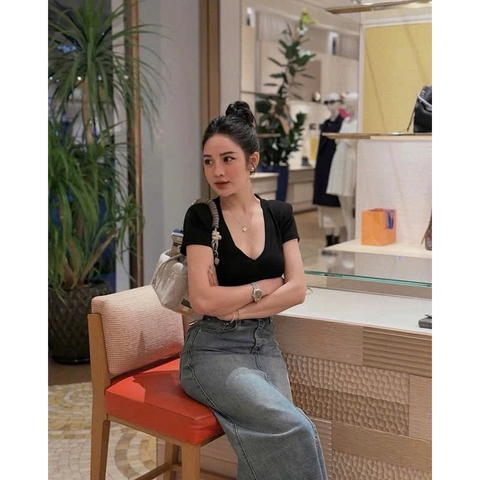 A232- Áo cộc tay cổ V có đệm vai 2 màu đen, đỏ