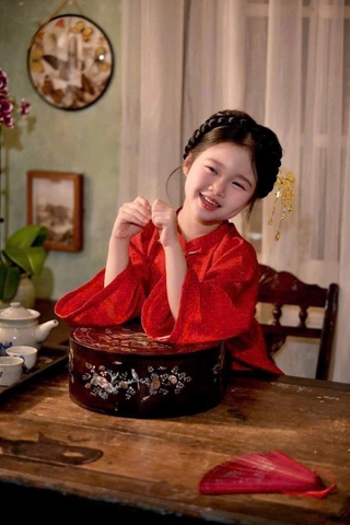 BT801-Bộ áo dài tơ bé gái 4 tà kèm ngọc bội