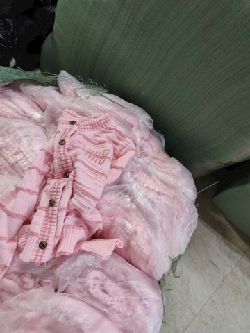 A426- Áo len dệt kim dài tay kẻ trắng hồng