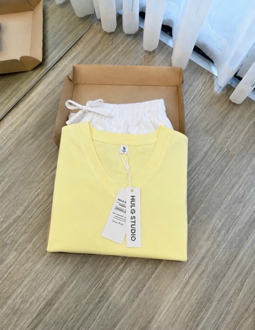 SET1003- Set áo đũi vàng phối quần short trắng